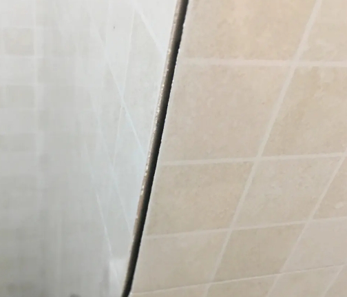 甘泉瓷砖空鼓维修公司分享阳台瓷砖脱落的修复过程可以分为以下几个步骤